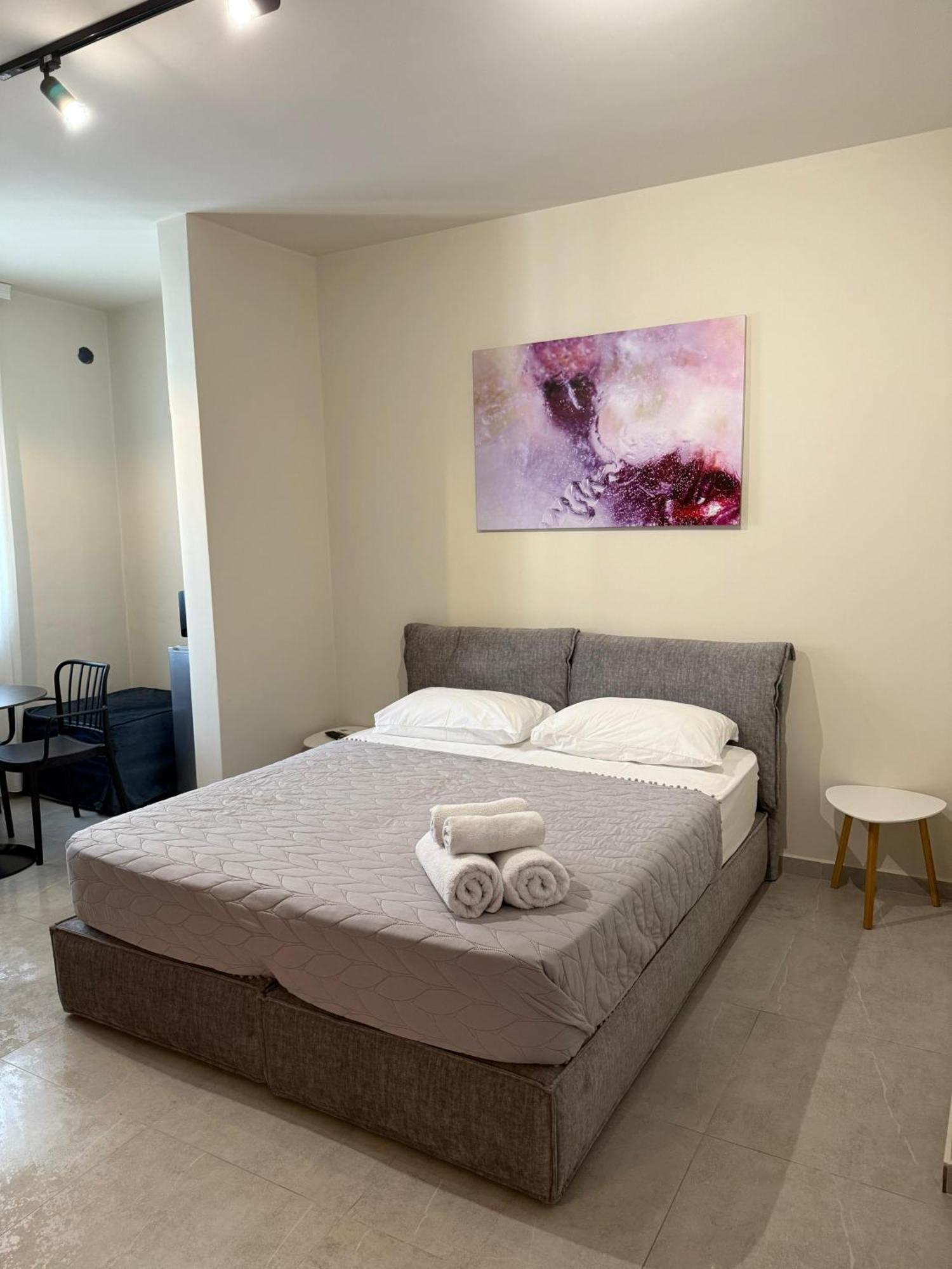 Stay-Five Rooms & Apartments Shkoder Exterior photo
